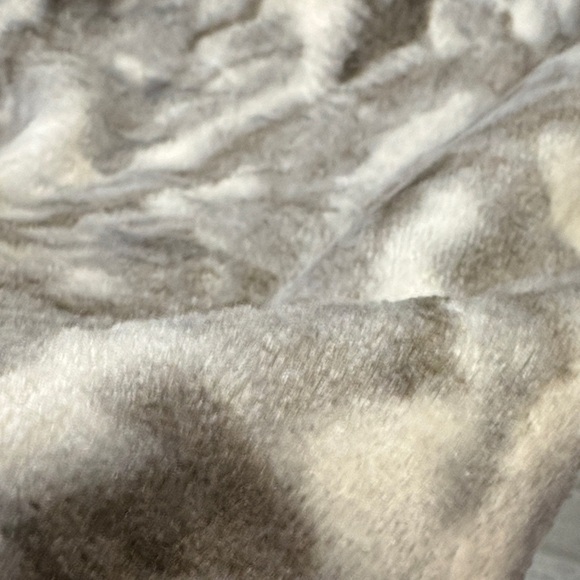 Cozy Gray & White Fuzzy Pajama Pants Size Small - Picture 4 of 5